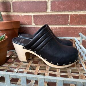 Paige Robbie leather clog
